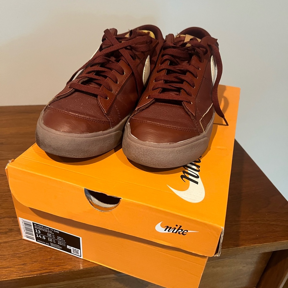 Nike Men's Brown Leather Sneakers